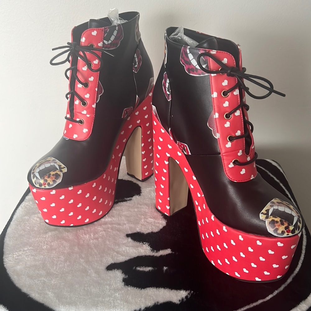 Vampire Kiss Vampire Lips Platform Boots Size 12 New Never Worn!